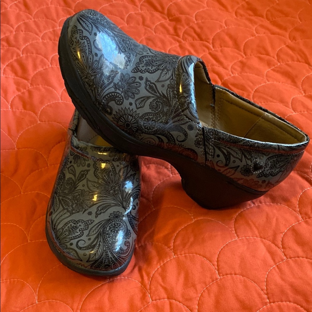 Nurse Mates Paisley Clogs - Black and Gray